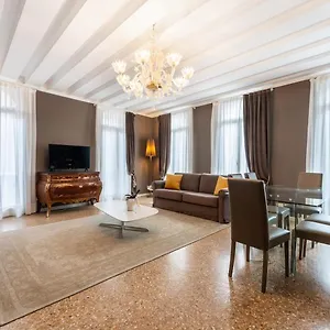 San Teodoro Palace - Luxury Apartments Апартаменты